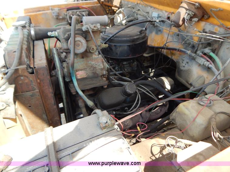 image for item G3474 1976 Dodge D800 oil distributor truck