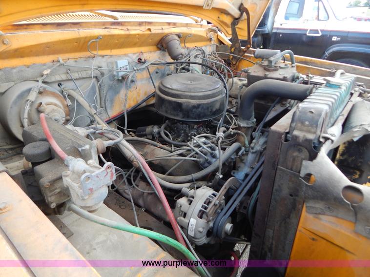 image for item G3474 1976 Dodge D800 oil distributor truck