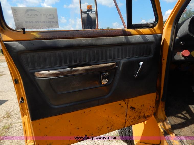 image for item G3474 1976 Dodge D800 oil distributor truck