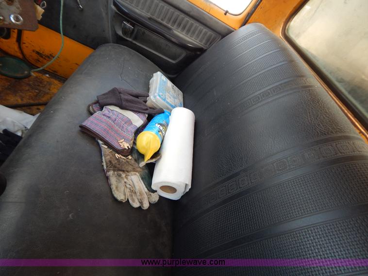 image for item G3474 1976 Dodge D800 oil distributor truck