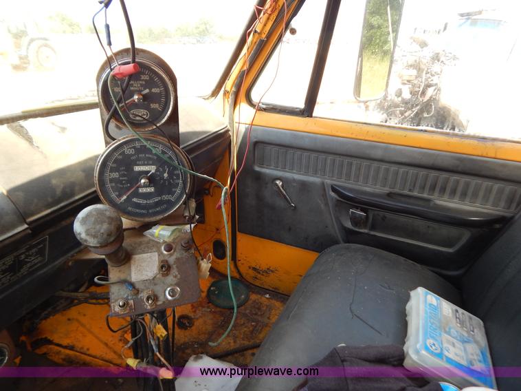 image for item G3474 1976 Dodge D800 oil distributor truck