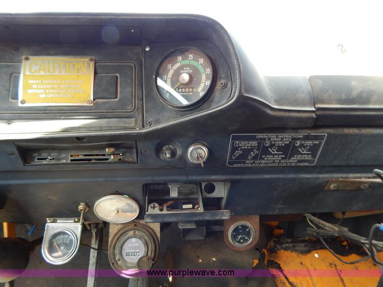 image for item G3474 1976 Dodge D800 oil distributor truck