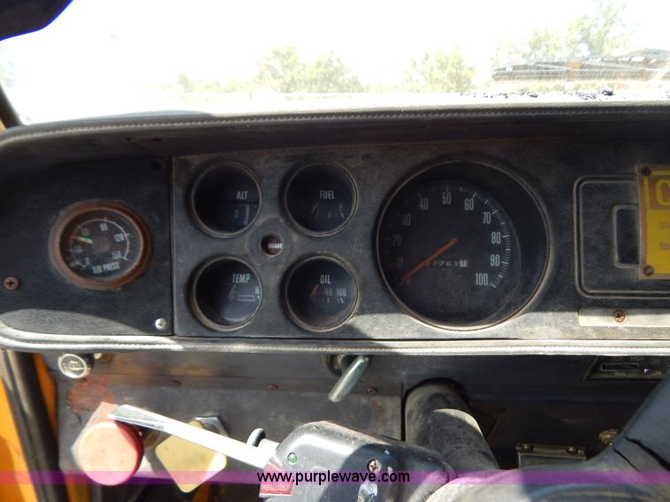 image for item G3474 1976 Dodge D800 oil distributor truck