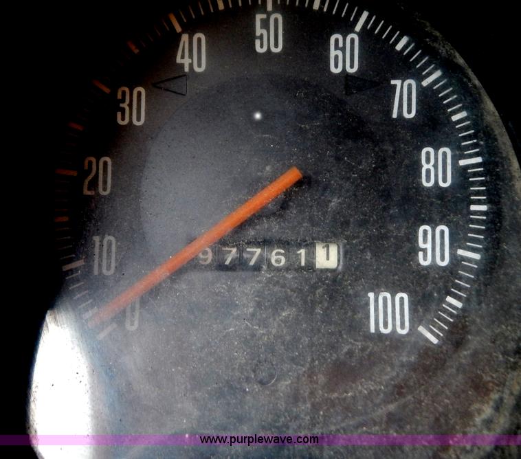 image for item G3474 1976 Dodge D800 oil distributor truck