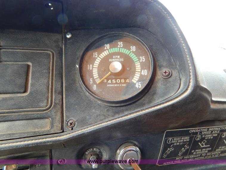 image for item G3474 1976 Dodge D800 oil distributor truck