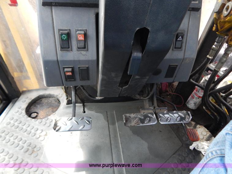 image for item G3479 1993 Ford 7740 PowerStar SL tractor