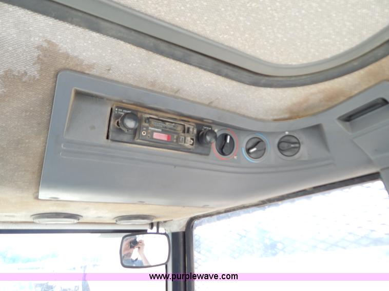 image for item G3479 1993 Ford 7740 PowerStar SL tractor