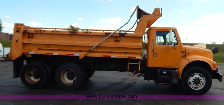 image for item G3481 1998 International 4900 tandem axle dump truck