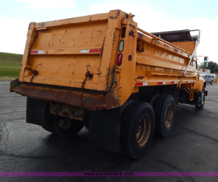 image for item G3481 1998 International 4900 tandem axle dump truck