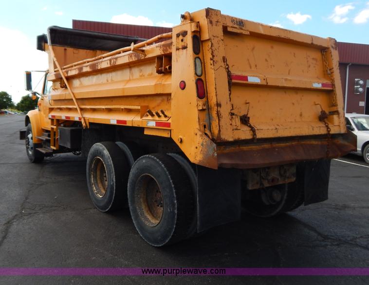 image for item G3481 1998 International 4900 tandem axle dump truck