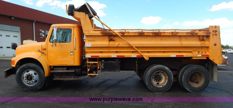 image for item G3481 1998 International 4900 tandem axle dump truck