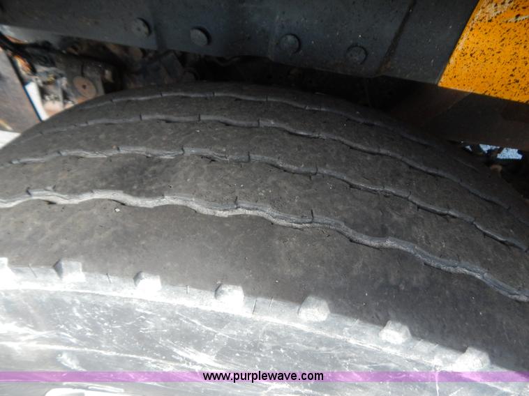 image for item G3481 1998 International 4900 tandem axle dump truck