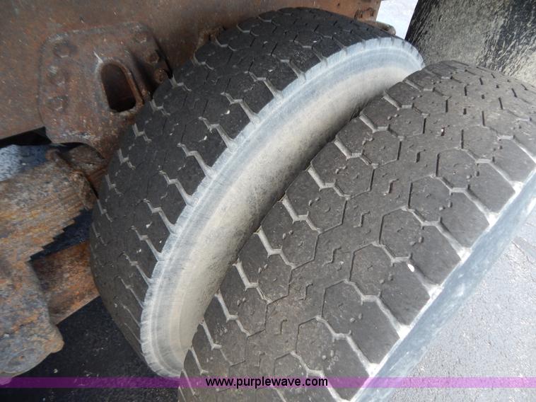 image for item G3481 1998 International 4900 tandem axle dump truck