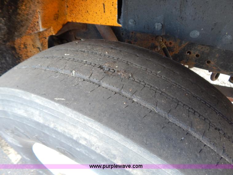 image for item G3481 1998 International 4900 tandem axle dump truck