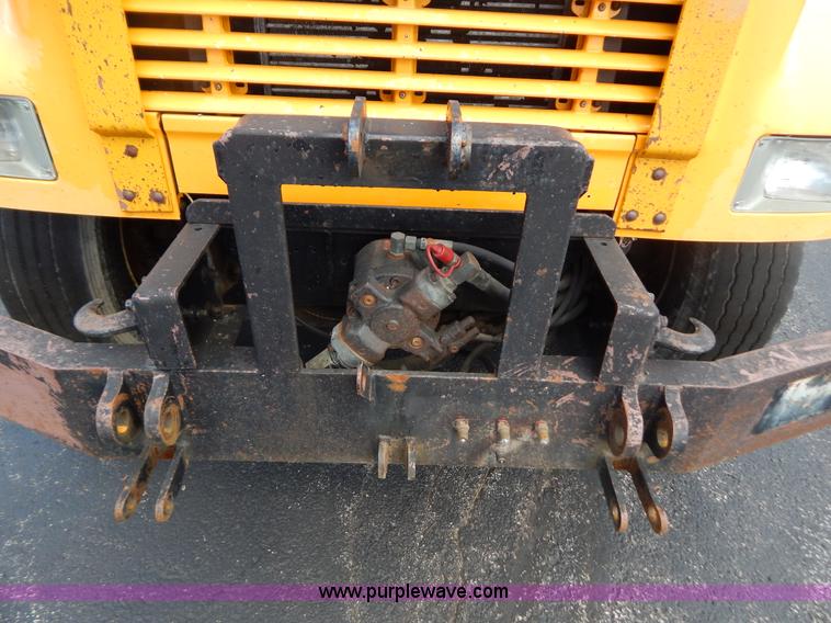 image for item G3481 1998 International 4900 tandem axle dump truck