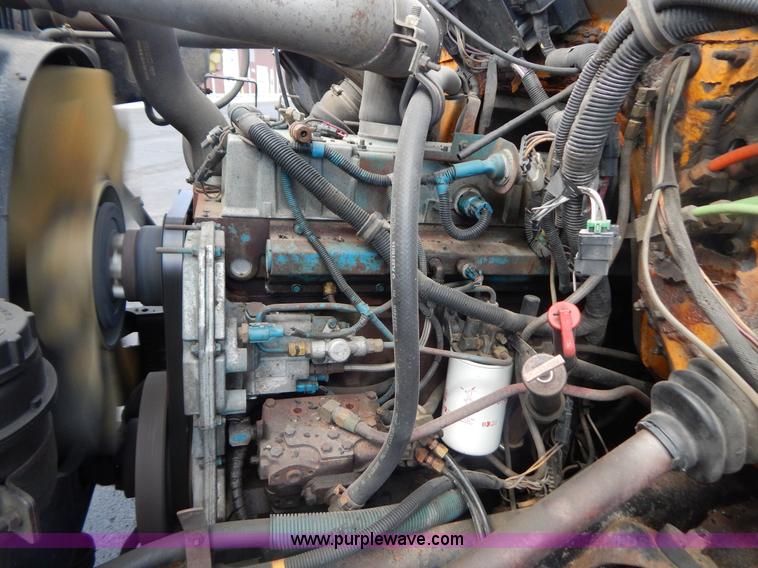 image for item G3481 1998 International 4900 tandem axle dump truck