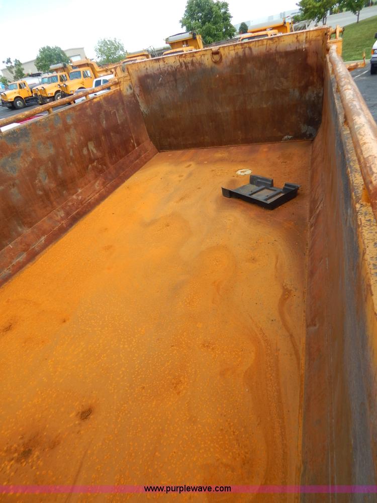 image for item G3481 1998 International 4900 tandem axle dump truck