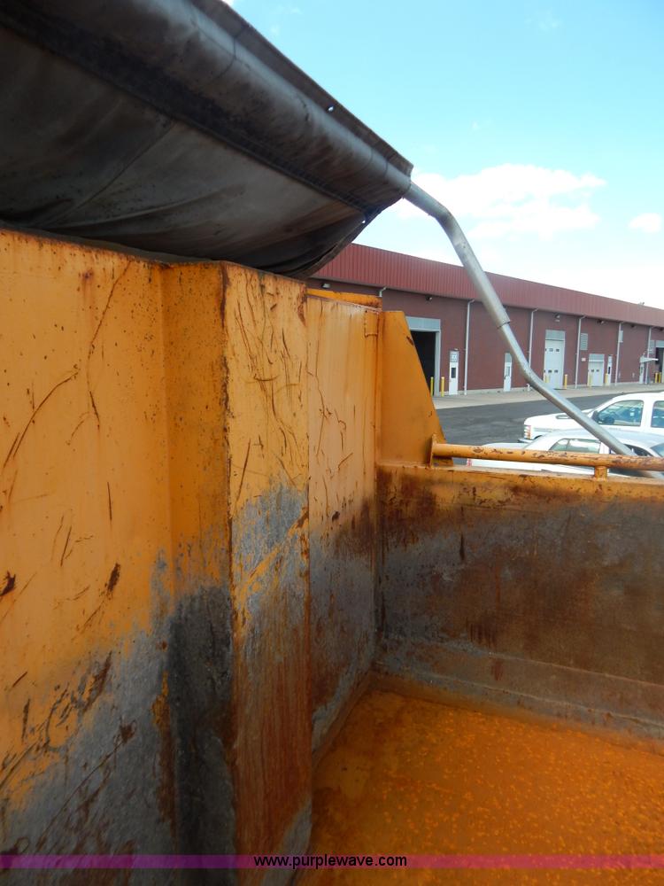 image for item G3481 1998 International 4900 tandem axle dump truck