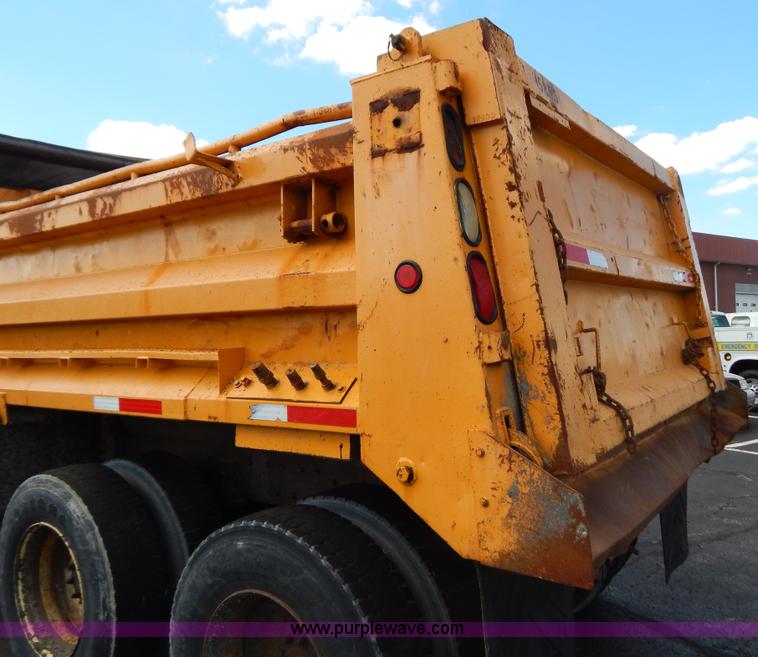 image for item G3481 1998 International 4900 tandem axle dump truck