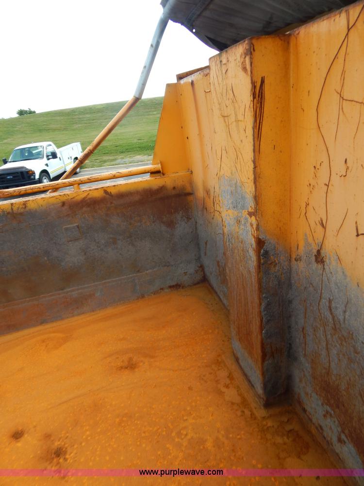 image for item G3481 1998 International 4900 tandem axle dump truck