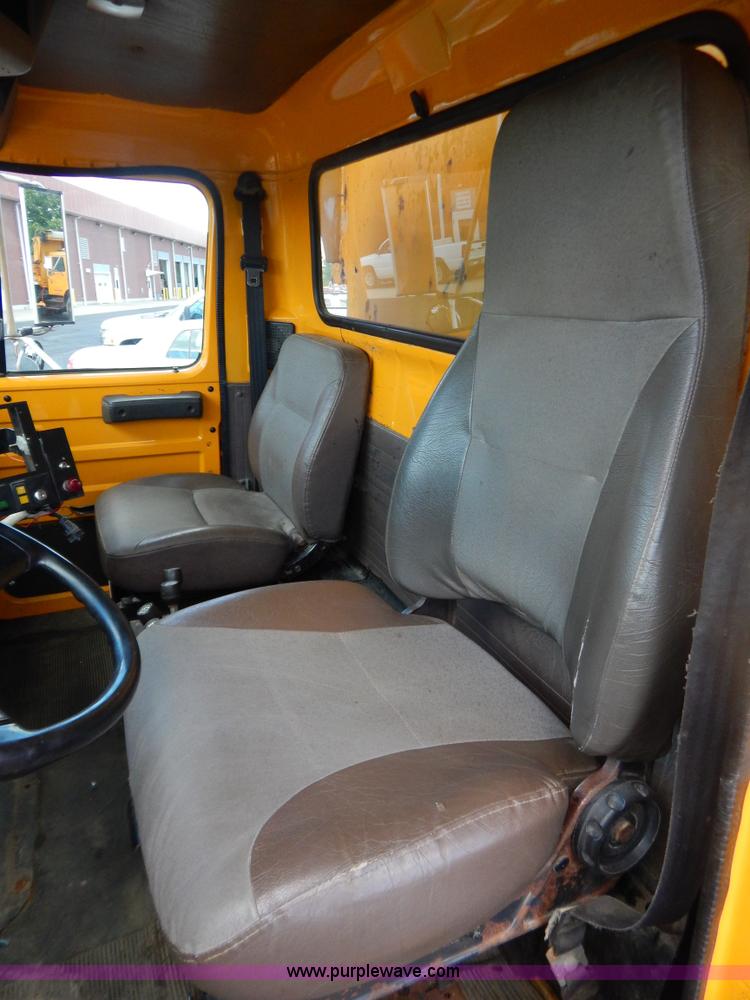 image for item G3481 1998 International 4900 tandem axle dump truck