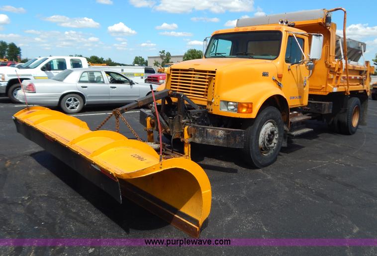 image for item G3482 2000 International 4900 dump truck