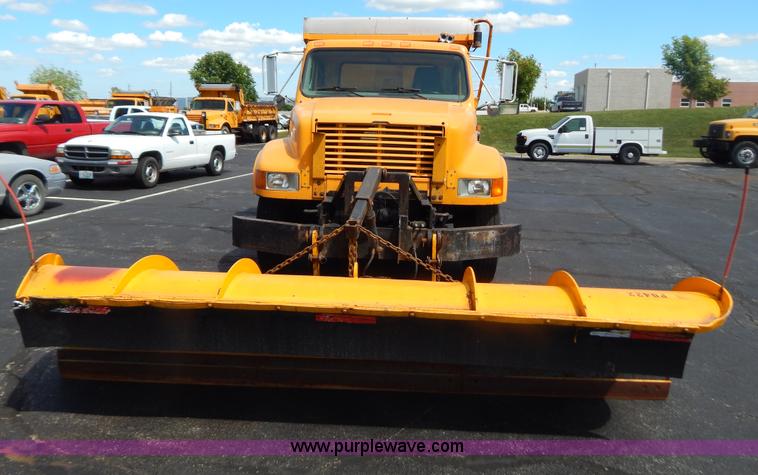 image for item G3482 2000 International 4900 dump truck