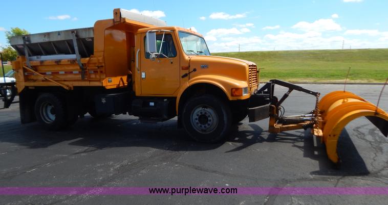 image for item G3482 2000 International 4900 dump truck