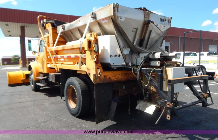 image for item G3482 2000 International 4900 dump truck