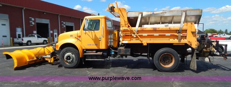 image for item G3482 2000 International 4900 dump truck