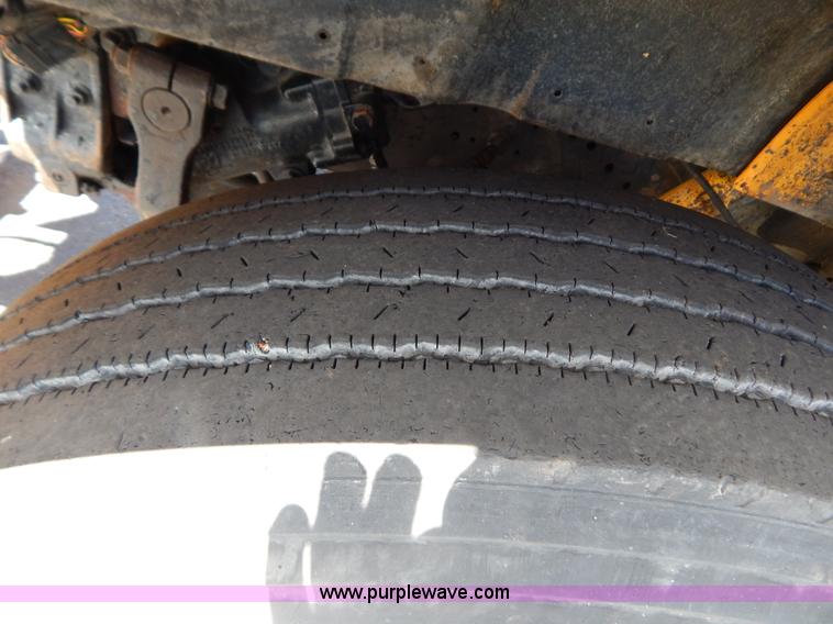 image for item G3482 2000 International 4900 dump truck