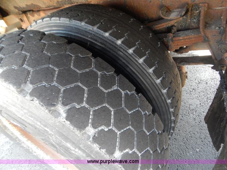 image for item G3482 2000 International 4900 dump truck