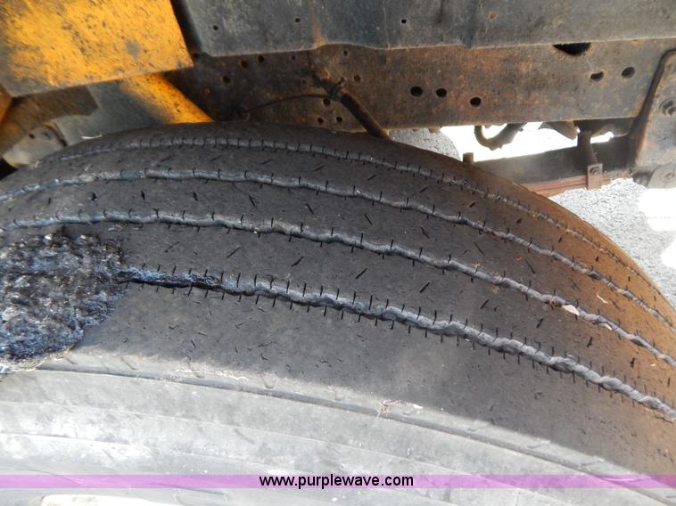 image for item G3482 2000 International 4900 dump truck