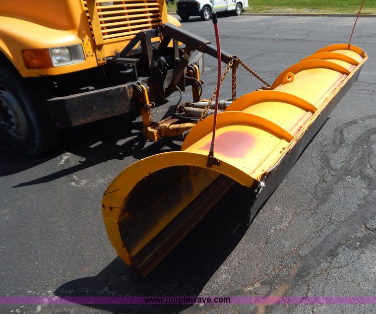 image for item G3482 2000 International 4900 dump truck