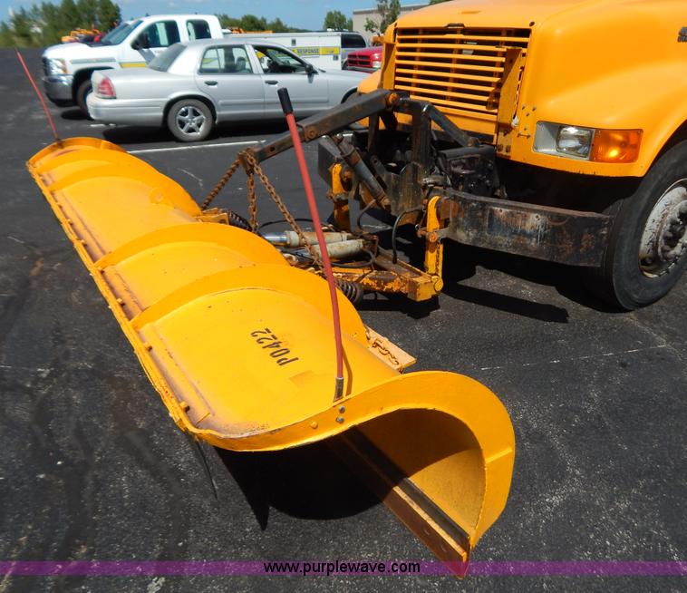 image for item G3482 2000 International 4900 dump truck