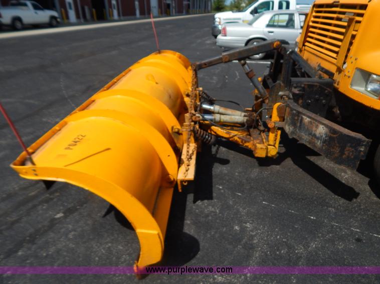 image for item G3482 2000 International 4900 dump truck