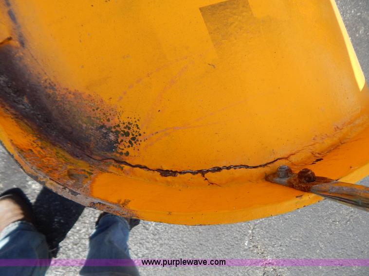 image for item G3482 2000 International 4900 dump truck