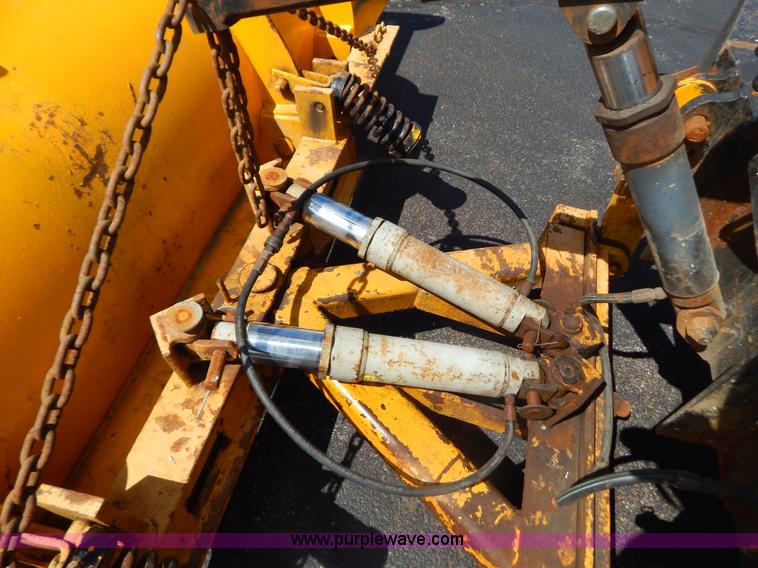 image for item G3482 2000 International 4900 dump truck