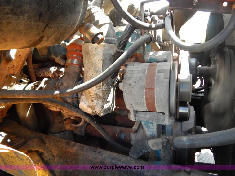 image for item G3482 2000 International 4900 dump truck