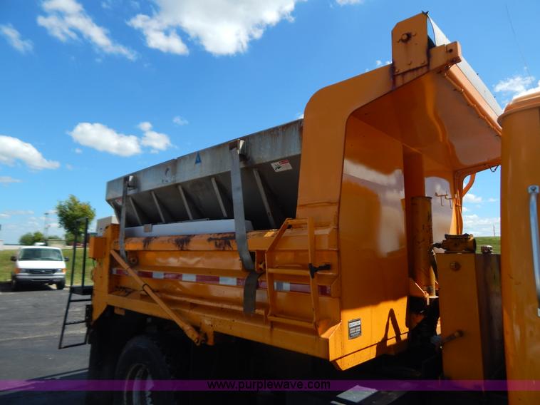 image for item G3482 2000 International 4900 dump truck