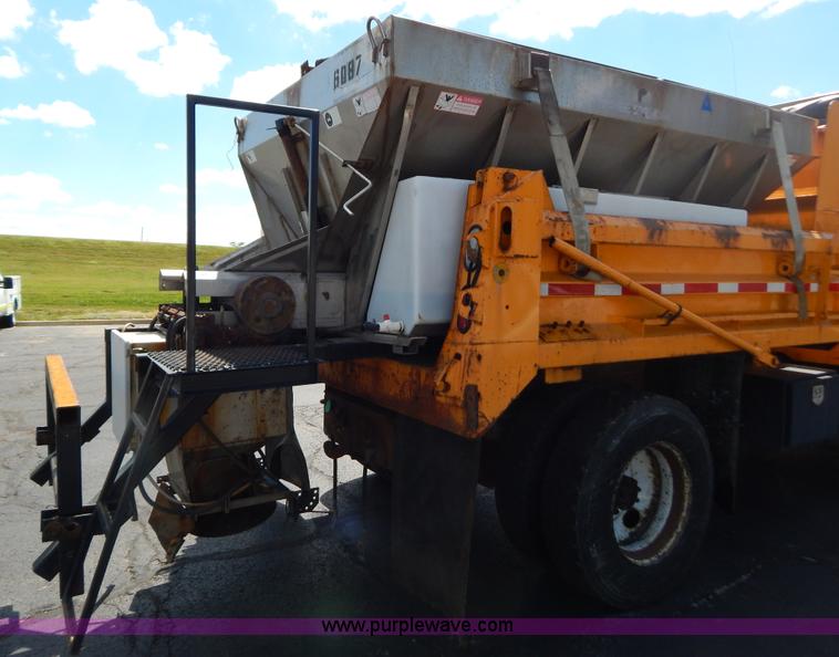 image for item G3482 2000 International 4900 dump truck