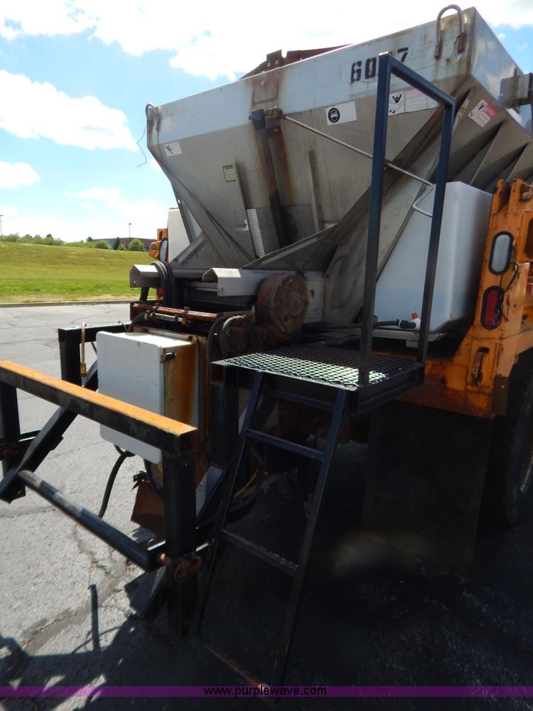 image for item G3482 2000 International 4900 dump truck