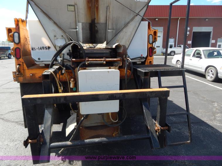 image for item G3482 2000 International 4900 dump truck