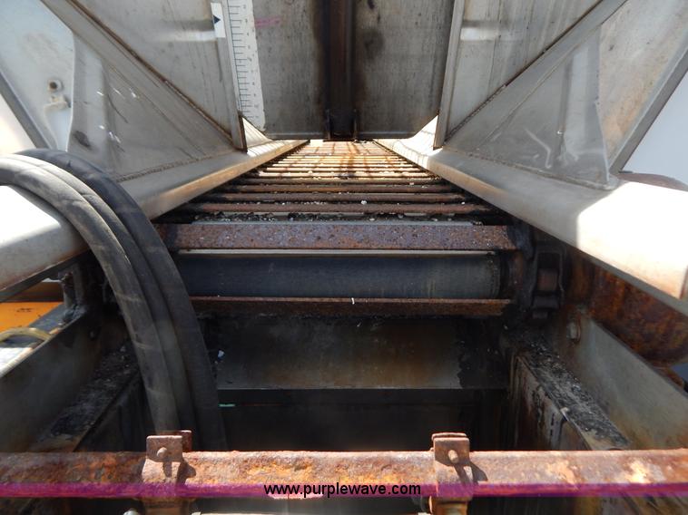 image for item G3482 2000 International 4900 dump truck