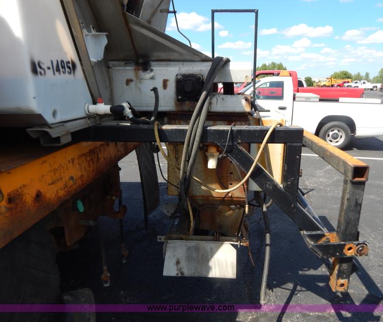 image for item G3482 2000 International 4900 dump truck