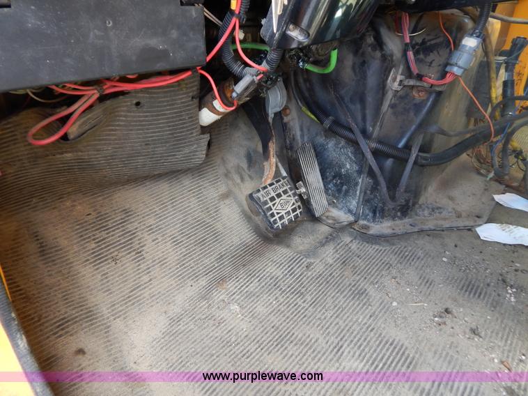 image for item G3482 2000 International 4900 dump truck