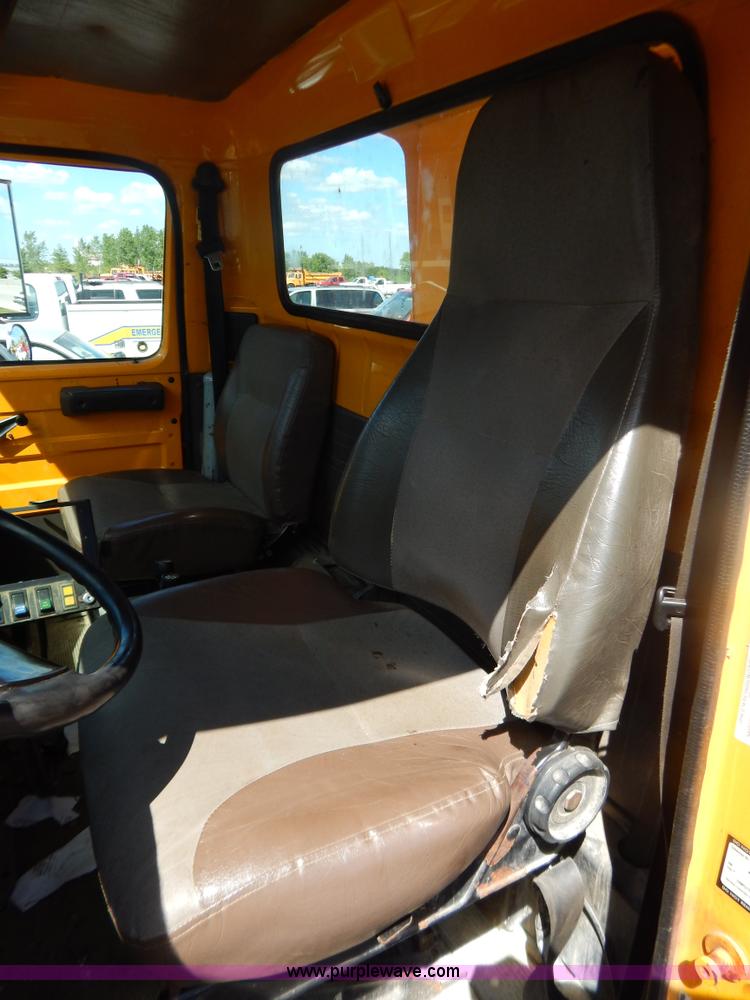 image for item G3482 2000 International 4900 dump truck