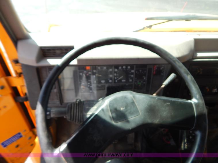 image for item G3482 2000 International 4900 dump truck