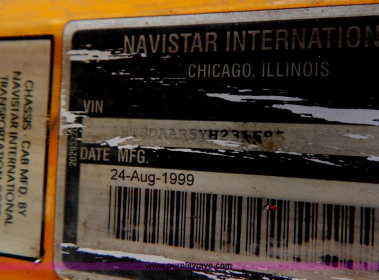 image for item G3482 2000 International 4900 dump truck