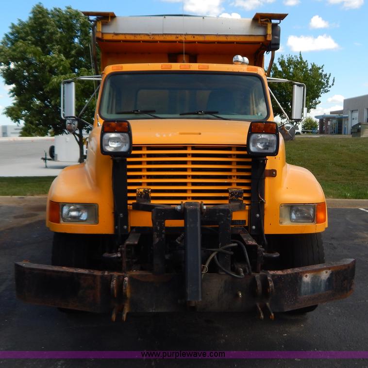 image for item G3483 1999 International 4900 tandem axle dump truck